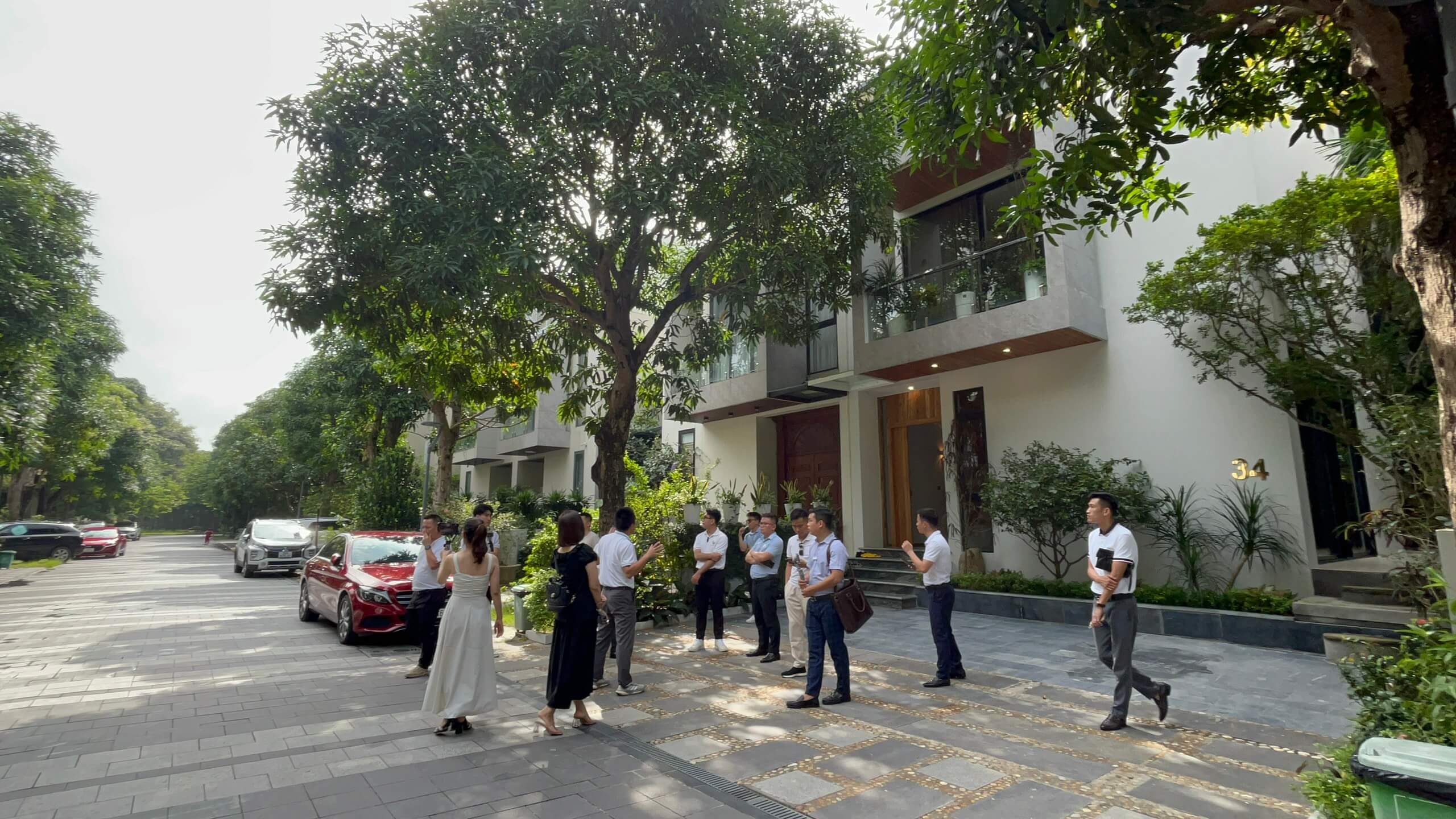 Các chiến binh xanh tham quan và trải nghiệm thực tế tại phân khu biệt thự đảo Ecopark Hưng Yên