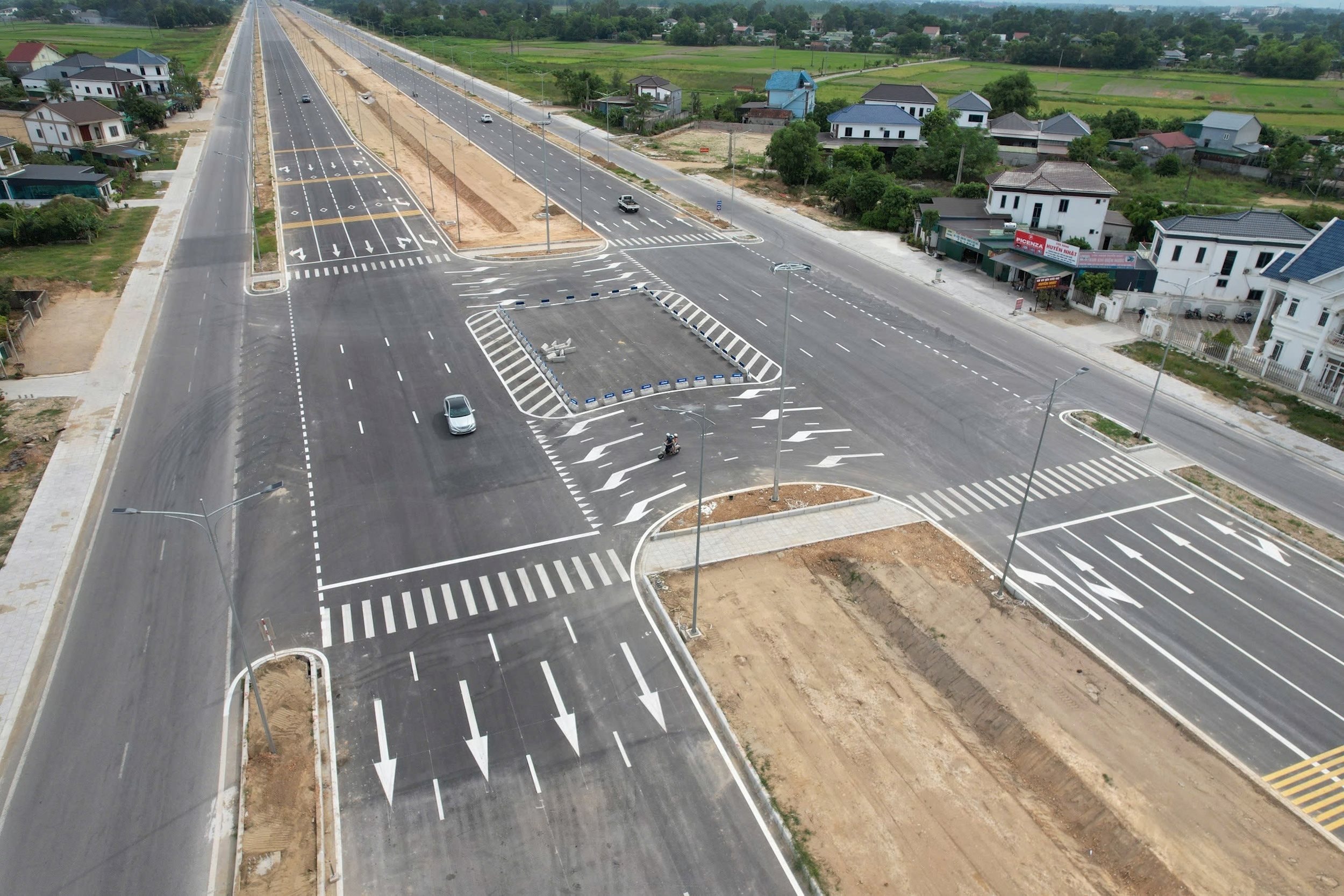 Đại lộ Vinh - Cửa Lò đã thông xe vào cuối tháng 8/2024